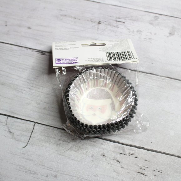 Wilton Baking Cup Cake Liners Santa Claus Christmas Holiday 75 Count - Picture 4 of 4